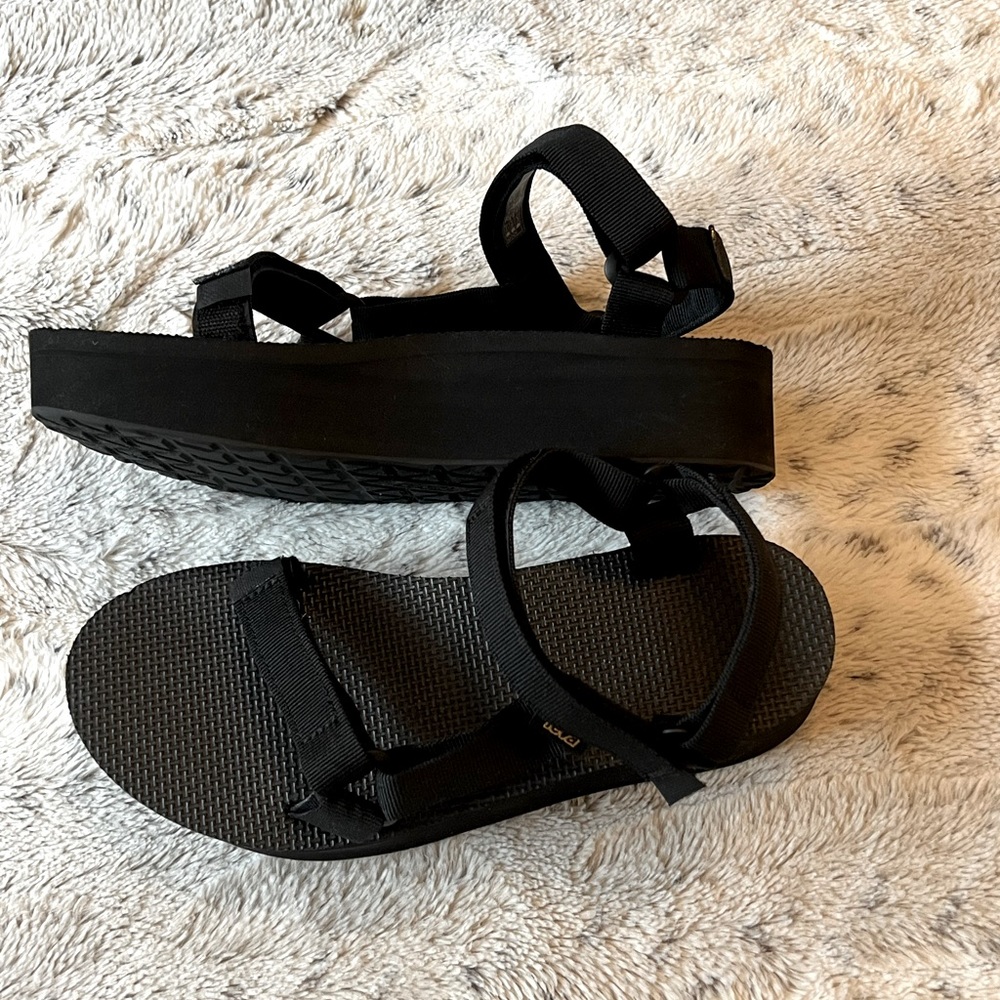 Brand new Teva Flatform sandals